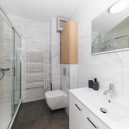 Zora By Belmont Realty Zára